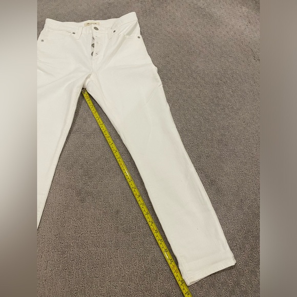 Madewell Curvy High-Rise Skinny Crop Jeans in Pure White: Button-Front Edition - Picture 11 of 11